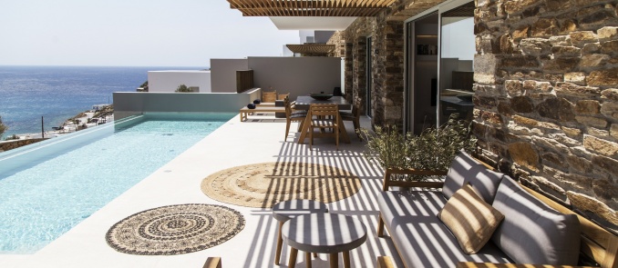 Hideout Suites: We discovered the uxury suites with private pool on Ios island